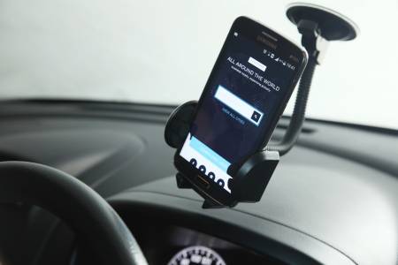 Вече можете да викнете Uber за човек, който няма смартфон