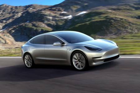 Първите автомобили Tesla Model 3 ще са готови до края на седмицата
