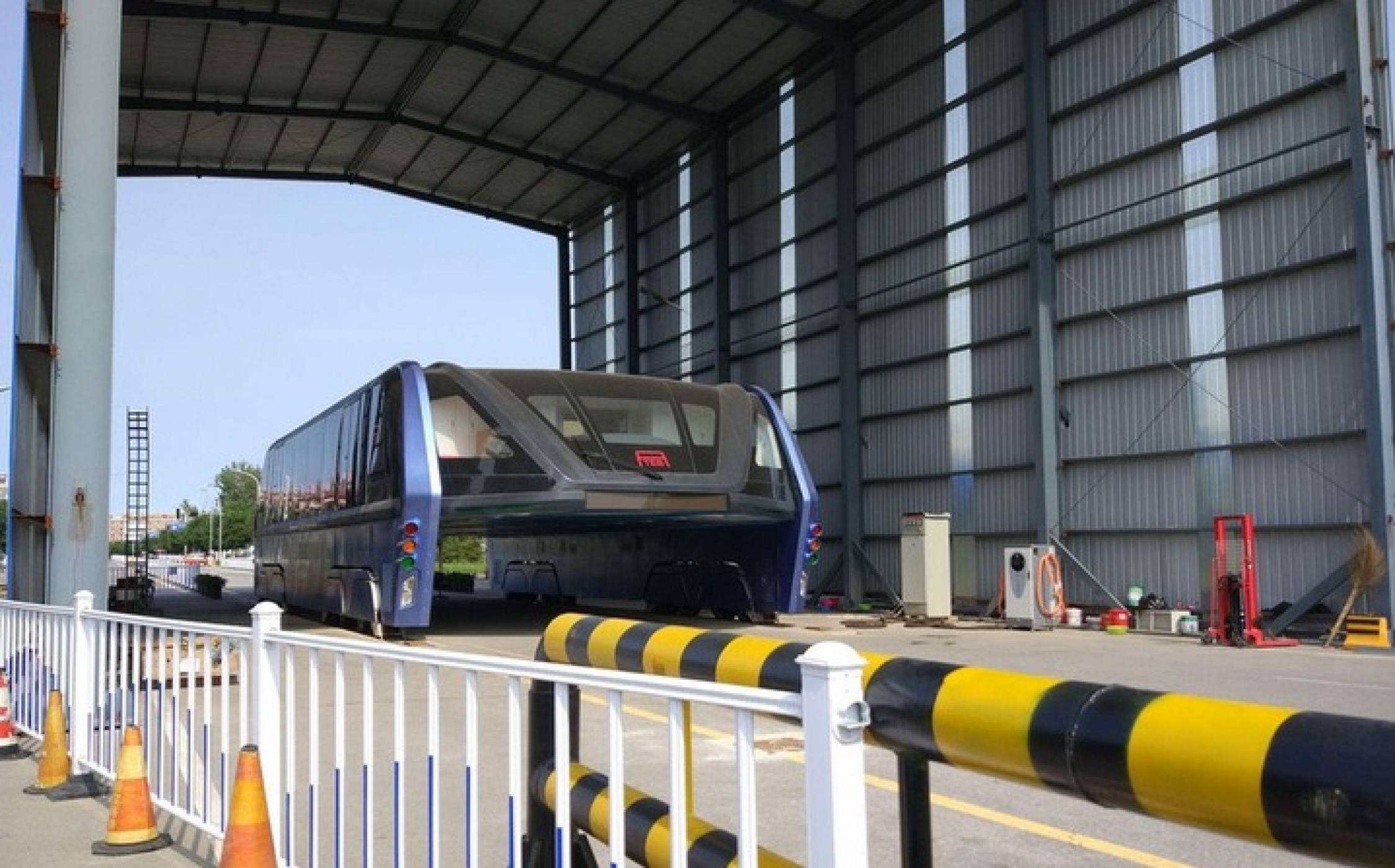 Китай подгони създателите на автобуса на бъдещето заради финансови измами