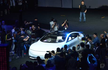 LeEco продължава да потъва, замразиха активите на компанията