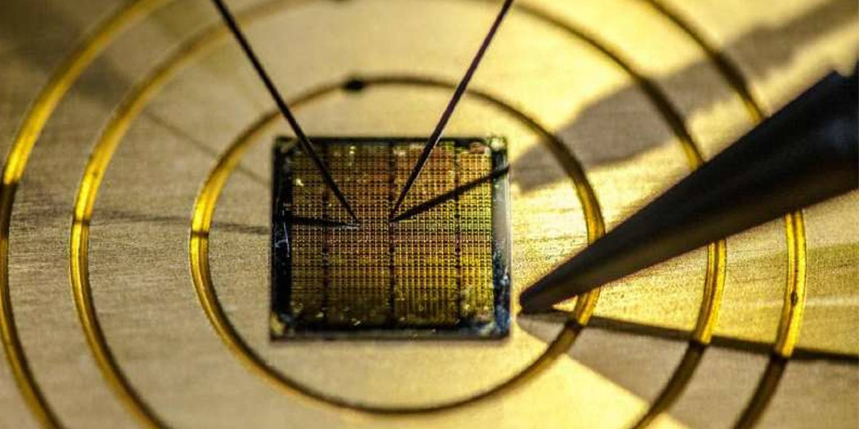 Учени създадоха комбинация от квантова физика и смартфон технология за справяне с фалшифицирането на продукти