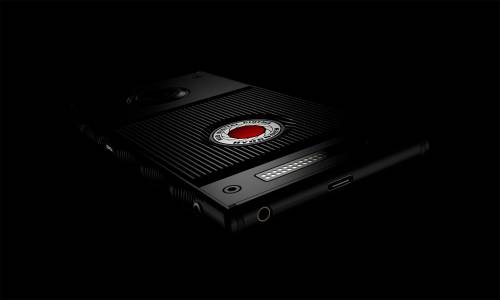 RED иска да ни впечатли със смартфон с футуристичен „холографски екран“ и май успя