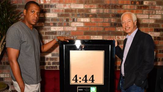 Новият хитов албум на Jay-Z вече е достъпен през Amazon и iTunes, но го няма в Spotify