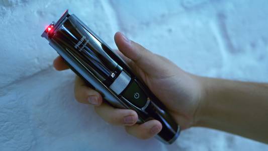 Лазер за по-равна брада? Да, с тримера Philips Серия 9000