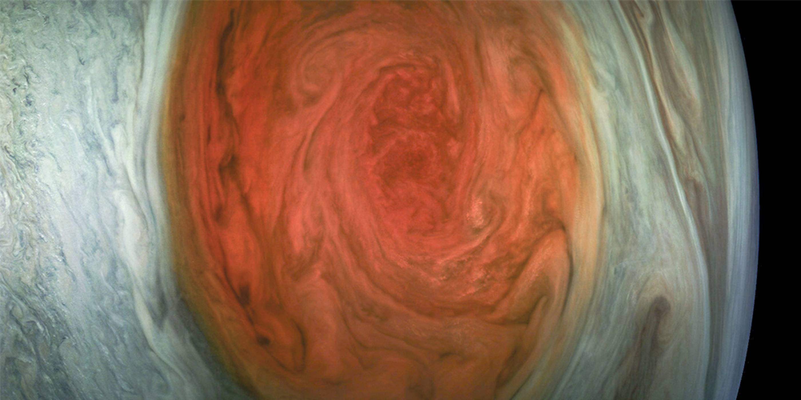 NASA пусна нови супер детайлни снимки на огромната червена буря на Юпитер
