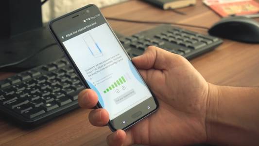 HTC 11 скоро ще може да стартира виртуалния интелигентен асистент Alexa чрез Edge Sense