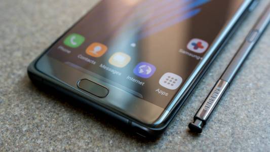 Вижте Galaxy Note 8 рамо до рамо с Galaxy S8+ на нова снимка