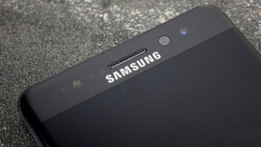 Samsung Galaxy C10 ще е първият телефон на корейците с двойна камера (снимки)