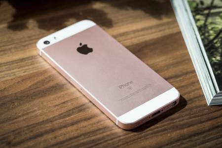 Тази година няма да има ъпдейт на 4-инчовия iPhone, смята анализатор