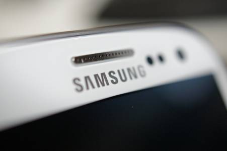 Samsung Galaxy J7 Nxt пристига с осемядрен процесор и 13-мегапикселова камера