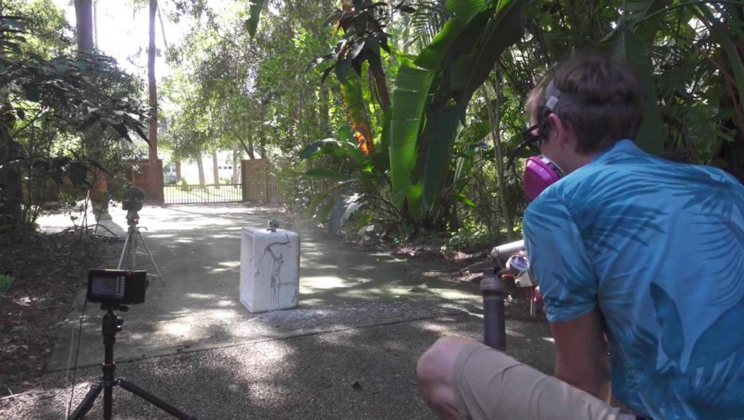 Диня, разтопен метал и пистолет в един необикновен експеримент