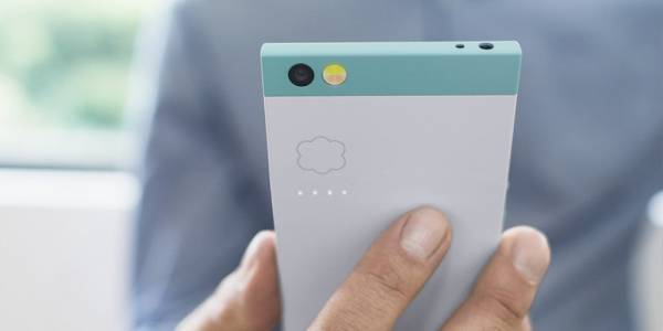 Nextbit спира клиентската поддръжка на своя "облачен телефон" Robin