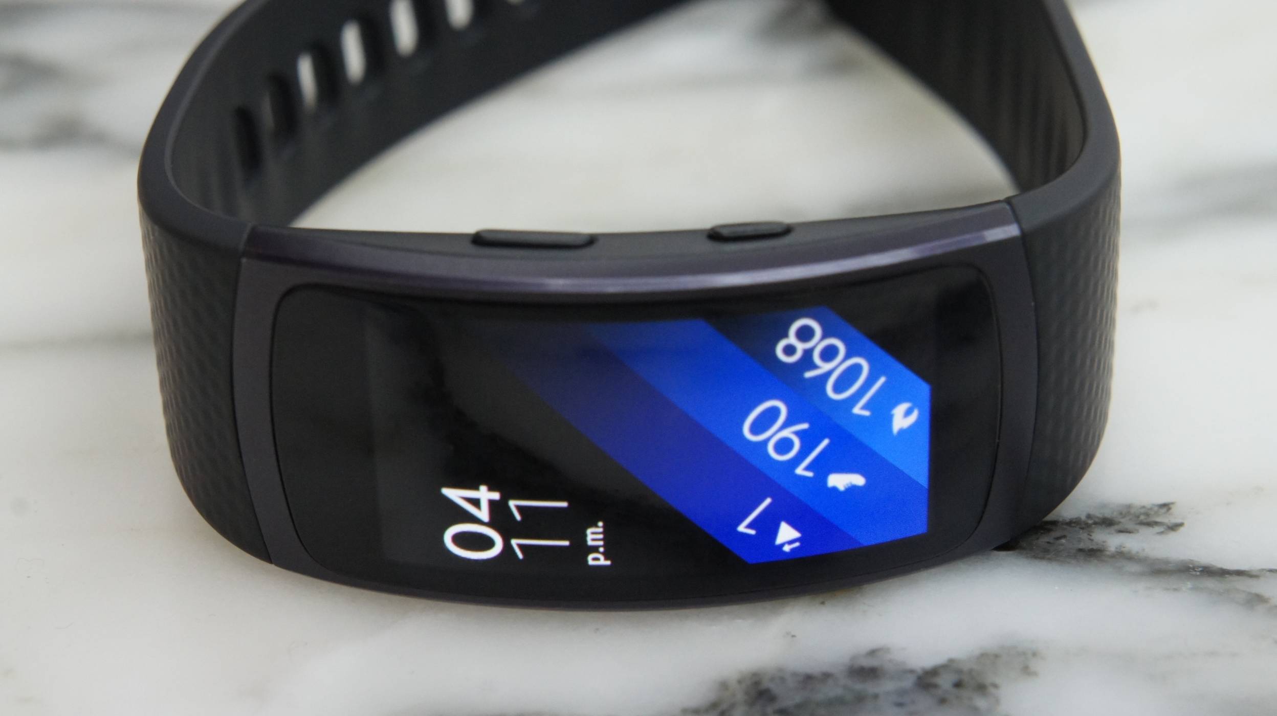 Новата носима смарт джаджа на Samsung ще е хибрид между фитнес тракър и умен часовник