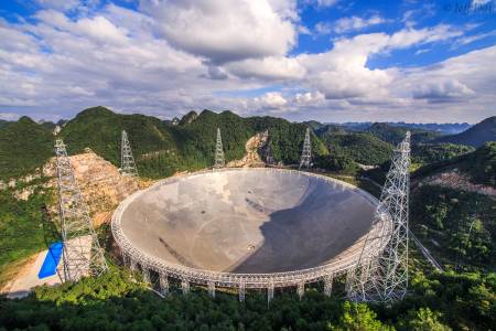 Китай търси чужденец, който да управлява най-големия радиотелескоп в света