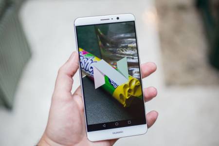 Нови пресснимки разкриват дизайна на флагмана Huawei Mate 10