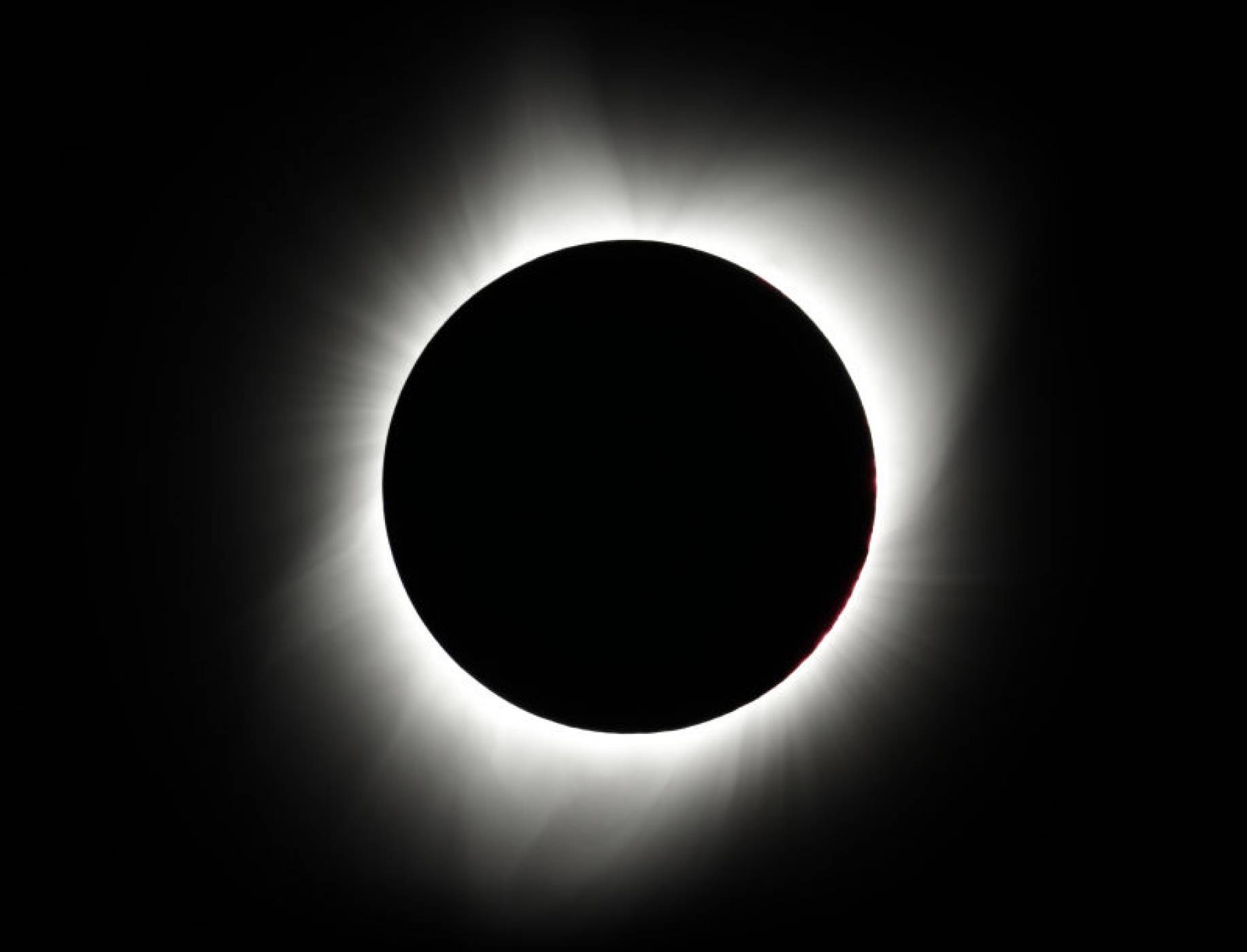 Насладете се на тези невероятни снимки на слънчевото затъмнение в пълна безопасност