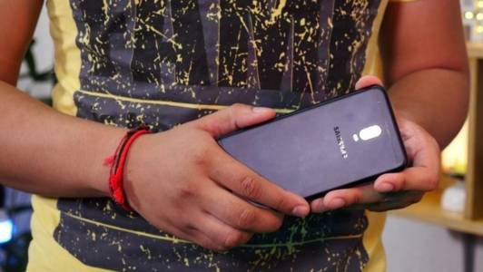 Samsung Galaxy J7+ блесна на снимки и видео