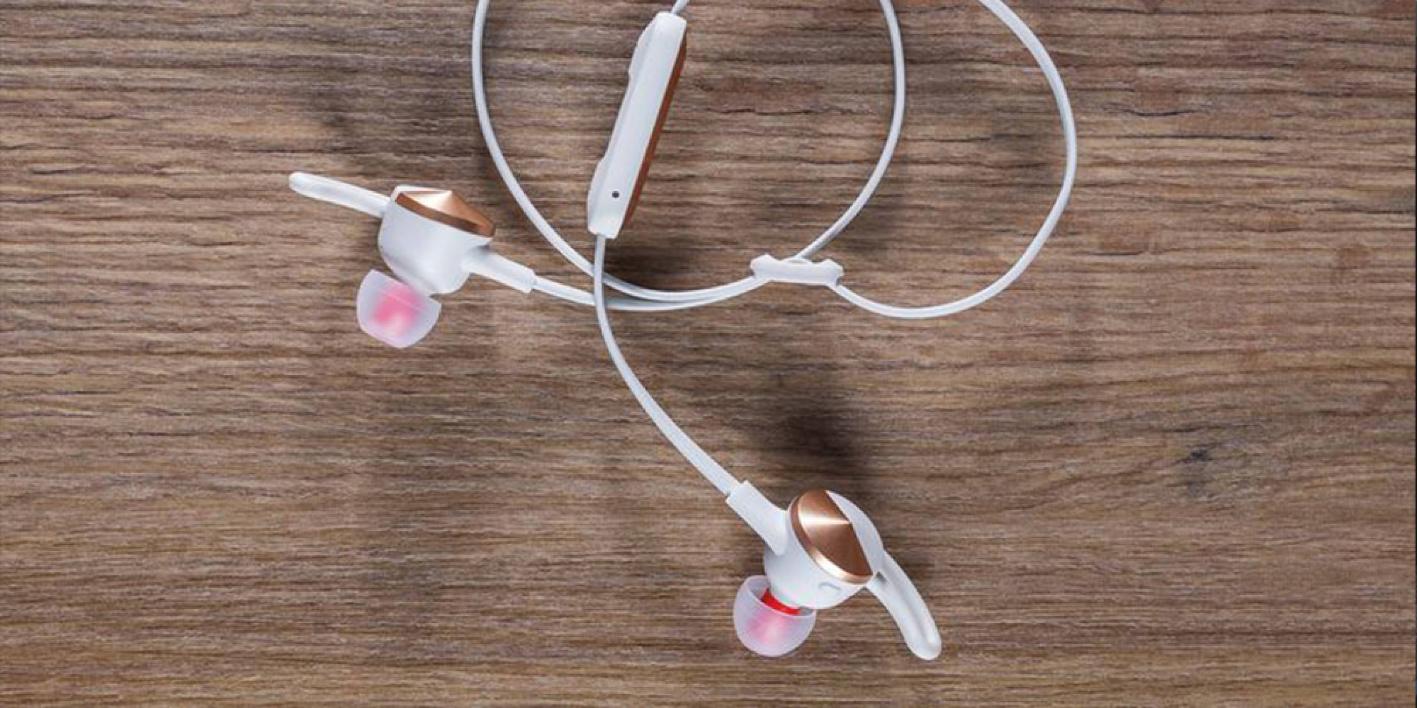Fitbit представи първите си Bluetooth слушалки
