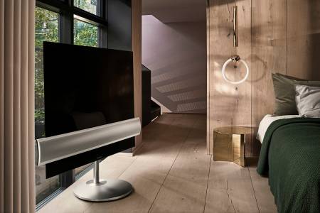 Телевизорът на Bang & Olufsen и LG изглежда страхотно и струва 10 990 долара