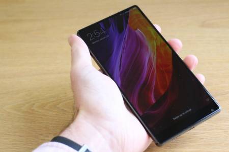 Xiaomi представя новия Mi Mix 2 ден преди излизането на iPhone