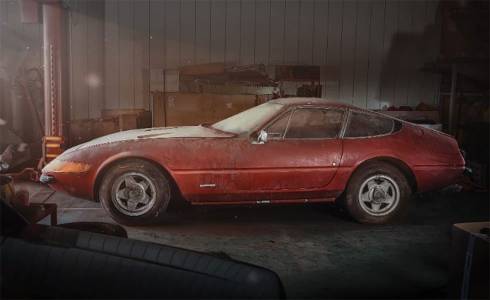 Уникално Ferrari 365 GTB/4 се крие цели 40 години в една плевня