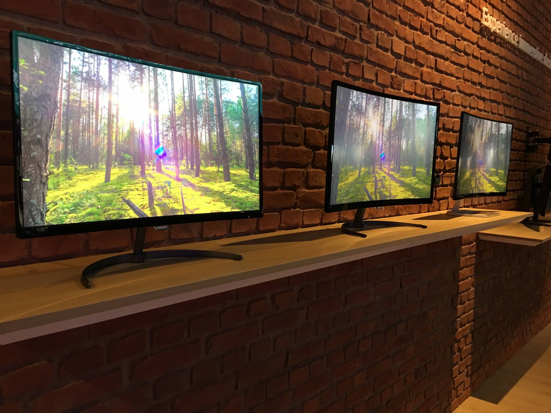 IFA 2017: Philips с готовност да посрещне бъдещето с HDR и 8К монитори (интервю)