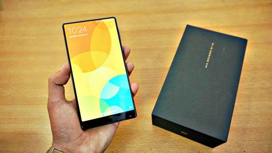Появи се реална снимка на Xiaomi Mi Mix 2