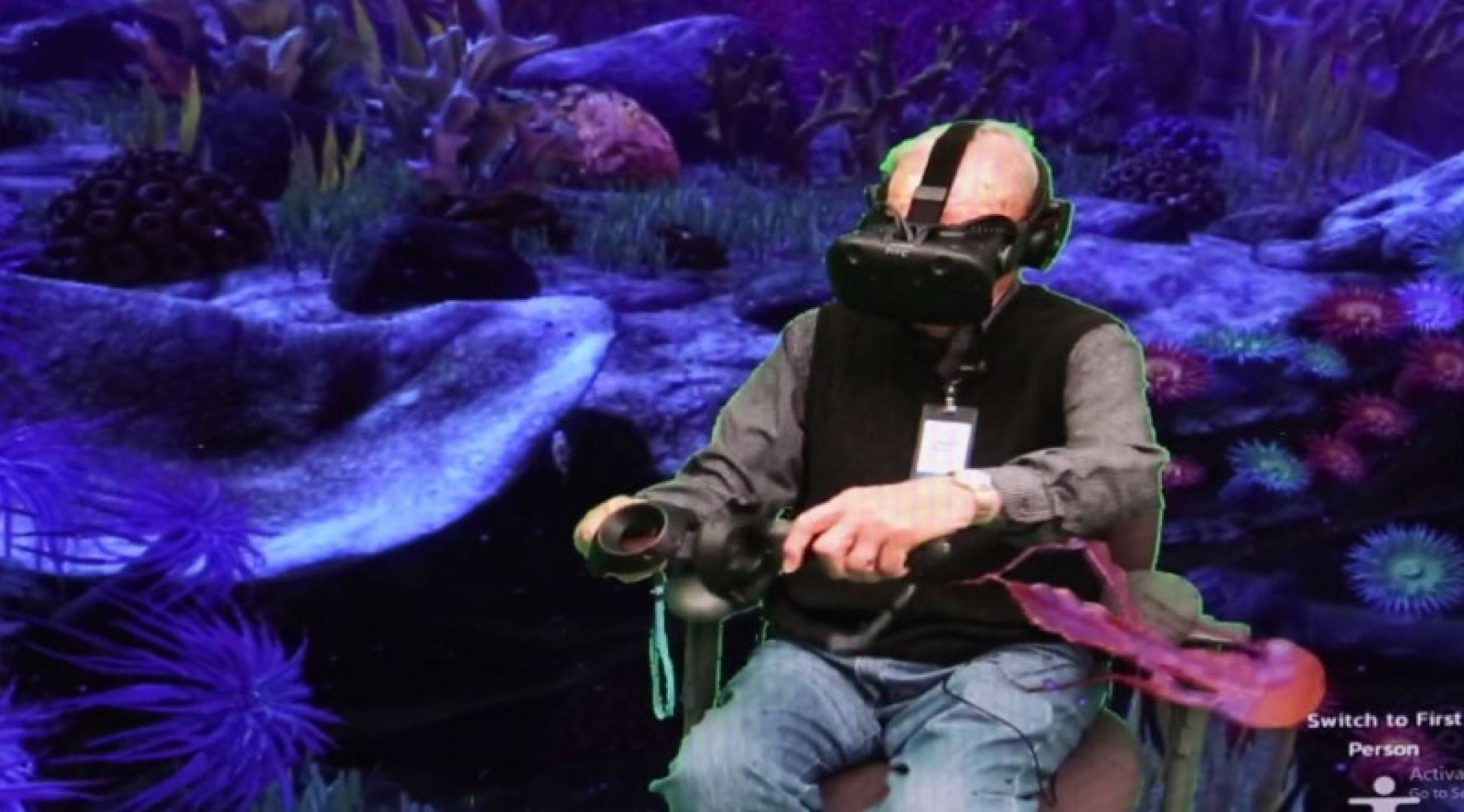 Вижте как виртуалната реалност може да плени един 100-годишен човек
