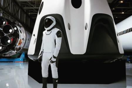Още един поглед към космическата мода на Илон Мъск и SpaceX