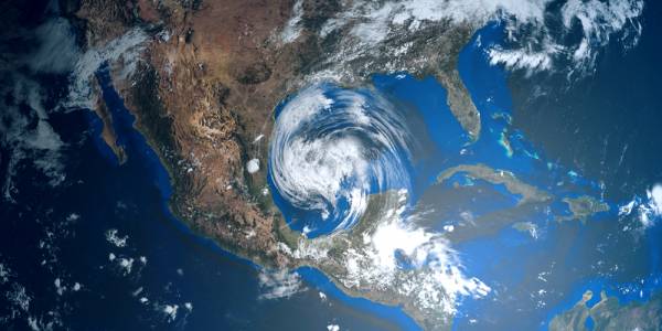 Всичко за страховитите урагани - как и защо се формират?