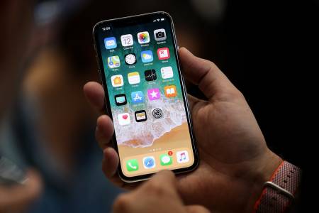 Цените на iPhone X в Европа започват от 1149 евро, iPhone 8 ще ни струва минимум 799 евро