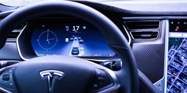 Tesla ще разработва собствен процесор за автономни автомобили в партньорство с AMD 