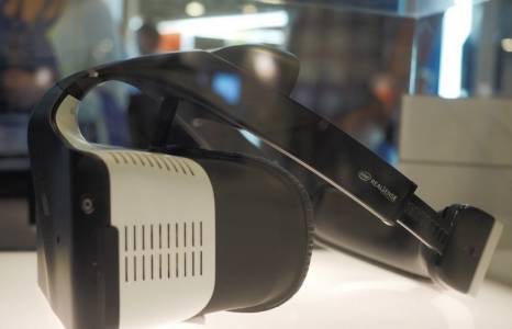 VR шлемът Project Alloy на Intel окончателно остава в историята