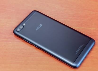 Серията смартфони ZenFone 5 на Asus излиза през март следващата година