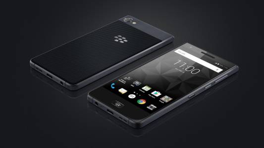 BlackBerry Motion е нов телефон без физическа клавиатура, който ще ни струва 499 евро