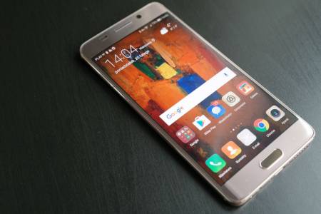 Нови снимки на Huawei Mate 10 Pro потвърдиха слуховете за дизайна 
