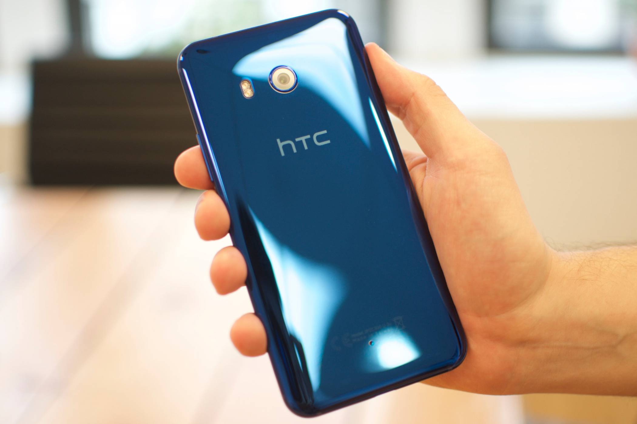 Изтекоха параметрите на безрамковия флагман НТС U11 Plus