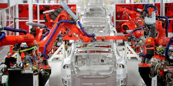 90 процента от Tesla Model S и Model X електромобилите имат производствени дефекти
