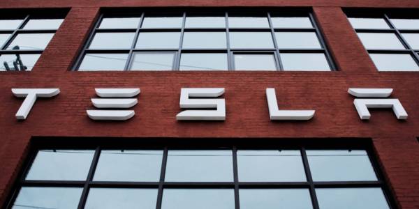 Tesla възнамерява да прозивежда собствени AI процесори за автономно шофиране