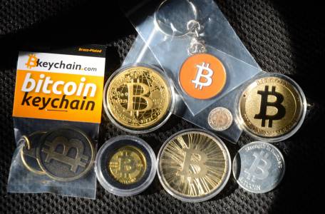 Биткойн: нова златна треска или дигитален сапунен мехур?
