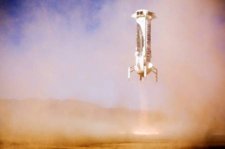 Blue Origin изстреля и приземи за пръв път своята Crew Capsule 2.0
