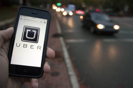 Документ разкрива, че Uber шпионира свои служители и конкуренти