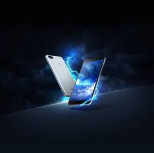 Asus Zenfone Max Plus (M1) е наличен глобално, но на солена цена
