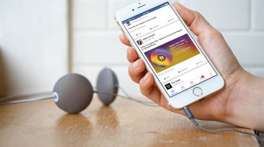 Сделка между Facebook и Universal отваря ключови платформи за музика
