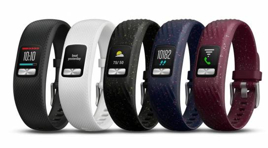 Тракерите от серията Garmin vivofit 4 ще издържат една година без презареждане
