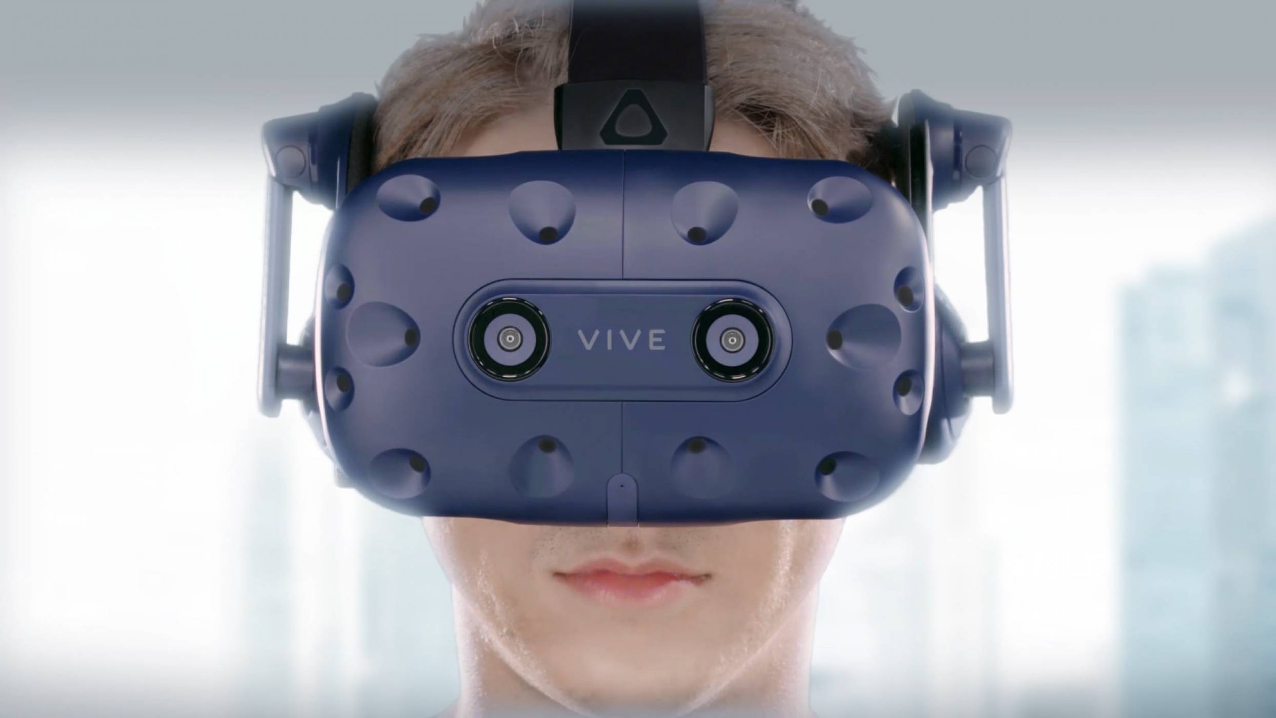 HTC продължава VR доминацията си с новите очила Vive Pro