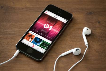 Шефът на Apple Music отрече, че напуска