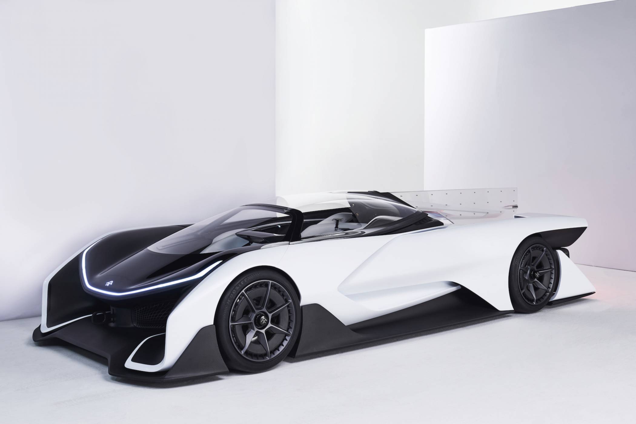 Faraday Future завежда дело срещу бившия си финансов директор за кражба на конфиденциална информация