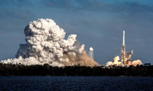 Най-мощната действаща ракета Falcon Heavy на SpaceX с успешен първи полет