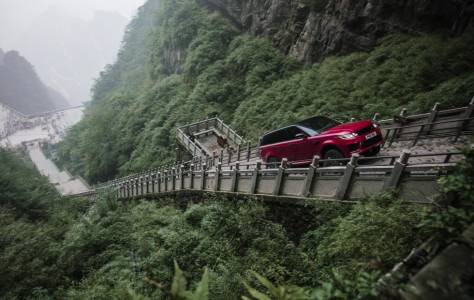 Range Rover Sport е първата кола, изкачила се по 999 стъпала до Вратите на Рая в Китай